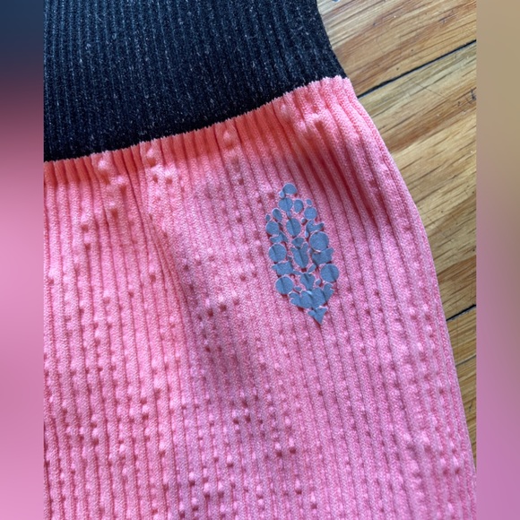 NWT Free People Movement Seamless Shorts in Peach Horizon Size XS/S - Picture 6 of 7